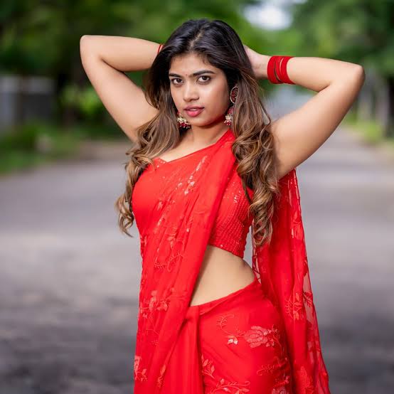 Hot Rithu Chowdary Biography, TV Actress Reethu Chowdary Telugu Hot heroine iiQ8