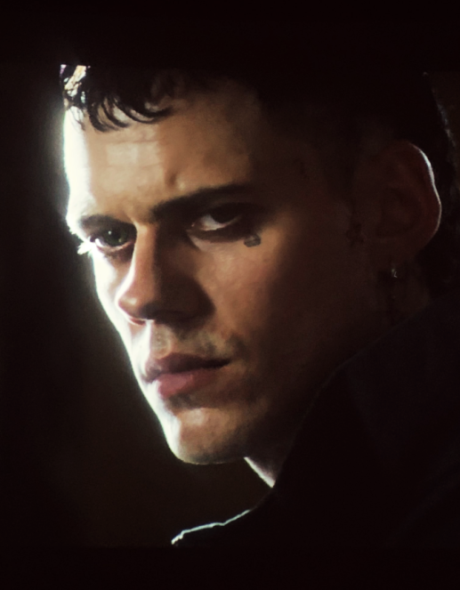 LoriNicole0613's tweet photo. Proudly saw #TheCrow for my 4th time tonight. Haters will say I'm crazy, lovers will totally get it. I will defend this movie with my life. It's beyond breathtaking. Bill Skarsgård, the mind blowing actor you are! Absolutely and purely intoxicating.🐦‍⬛💘 https://t.co/njSypgI1BU