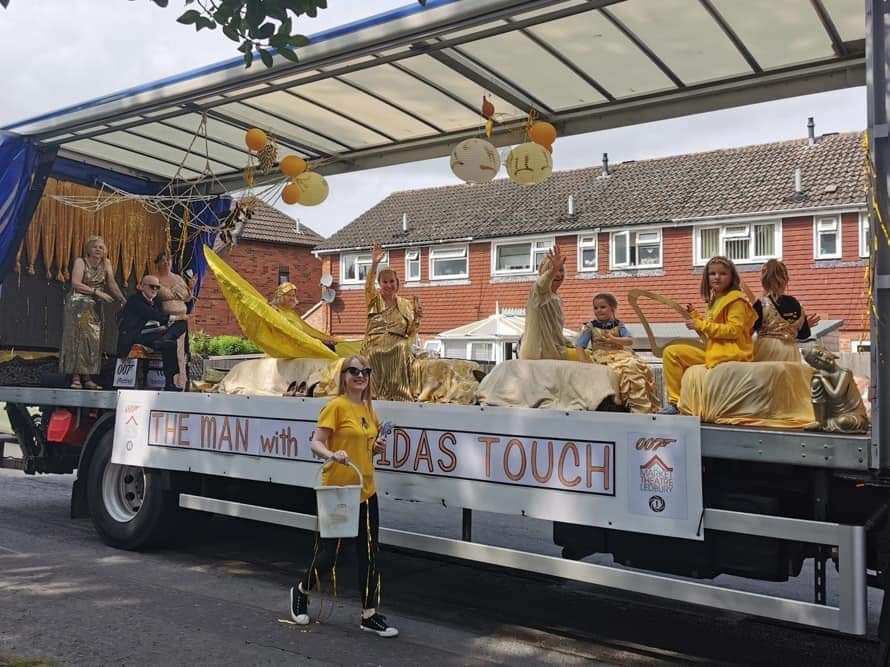 ✨LEDBURY GOES GOLD✨ 
Thank you everyone who came to support us in Ledbury Carnival on Monday, we had a fantastic time and hope you did too!
#ManWithTheMidasTouch #Carnival #Ledbury #BankHoliday