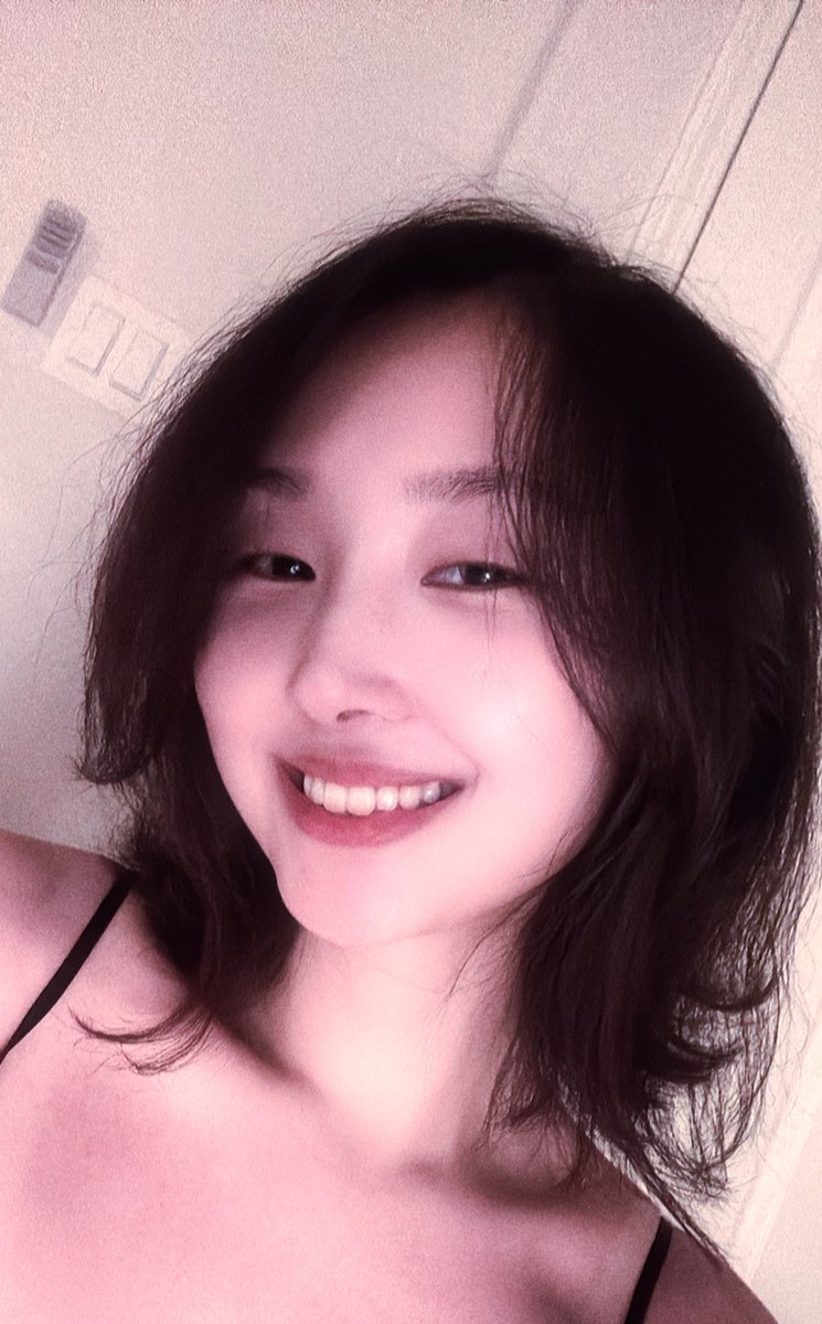 Vikki☀️ tweet media