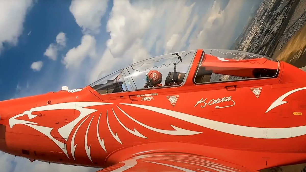 TurkishCentury's tweet photo. 🛩️ Türkiye's advanced trainer aircraft #HÜRKUŞ has completed 11 YEARS of flight excellence with over 5000 hours! Built by @TUSAS_EN & an export success, #Hurkus has both civilian & military versions and is also used for Close Air Support (CAS) missions. https://t.co/TdFQ0lxlzj 🇹🇷 https://t.co/t34E0LipqC