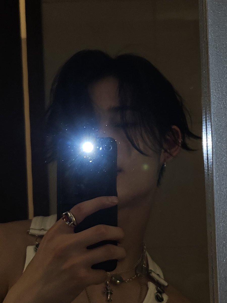 rikiniki__jjang's tweet photo. 아니 나는진짜 니키처럼 꾸준한사람 처음봐
추구미 그대로 셀카 찍는 법 그대로. 변한건 자라버린 몸밖에 없음 ㅜ ㅠ https://t.co/ydydDDDcRs