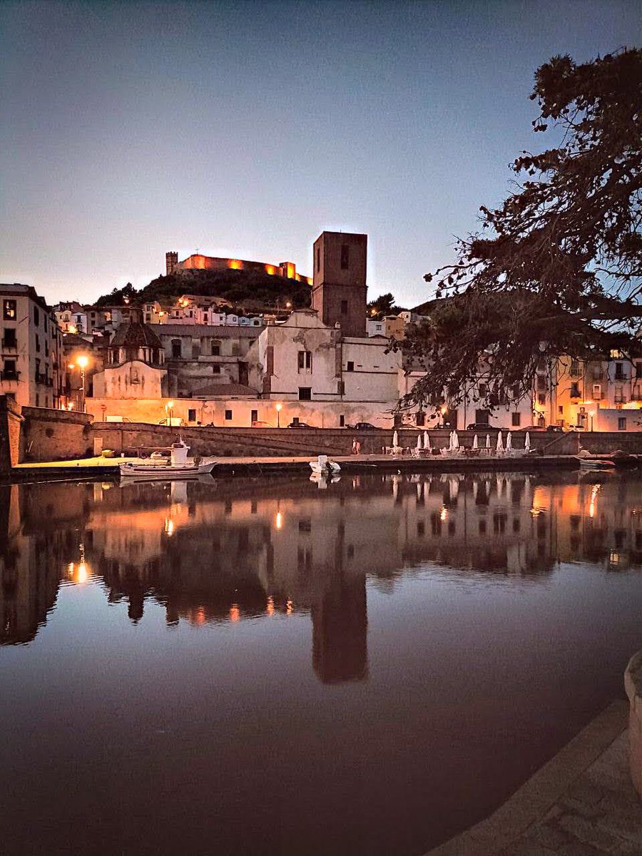 Giusepp17710443's tweet photo. Bosa riflessa nel fiume Temo.. Buongiorno mondo 👋☕📷😃👍
#Sardegna 
#amazingcapture https://t.co/7kQZD90oFG