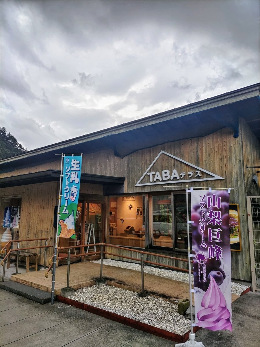 802katsu's tweet photo. おやつ‼️
きのパンの塩バターロールにタバジビエの鹿ゴロッケを挟んだ鹿ゴロッケロールサンド🦌
これうんまい😋✨
鹿ゴロッケ���道の駅たばやまのTABAテラスにて販売しております😁👍
さー帰ろっと❗
#丹波山村
#道の駅たばやま
#TABAテラス
#きのしたベーカリー
#タバジビエ
#鹿ゴロッケ https://t.co/fsm5dHAKgw