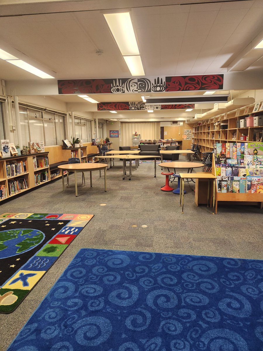 Kdmcarthur11's tweet image. The #LLC at @JamesArdielElem is all set up and ready to greet students on Tuesday. New books displayed. Library fish tank set up.  Excited to meet all the new faces.
#sd36tl #sd36learn #NewSchoolYear #NewBeginnings