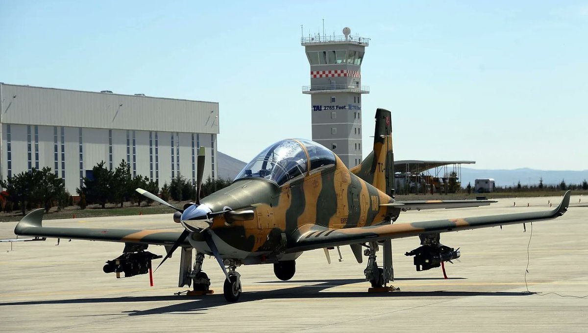 TurkishCentury's tweet photo. 🛩️ Türkiye's advanced trainer aircraft #HÜRKUŞ has completed 11 YEARS of flight excellence with over 5000 hours! Built by @TUSAS_EN & an export success, #Hurkus has both civilian & military versions and is also used for Close Air Support (CAS) missions. https://t.co/TdFQ0lxlzj 🇹🇷 https://t.co/t34E0LipqC