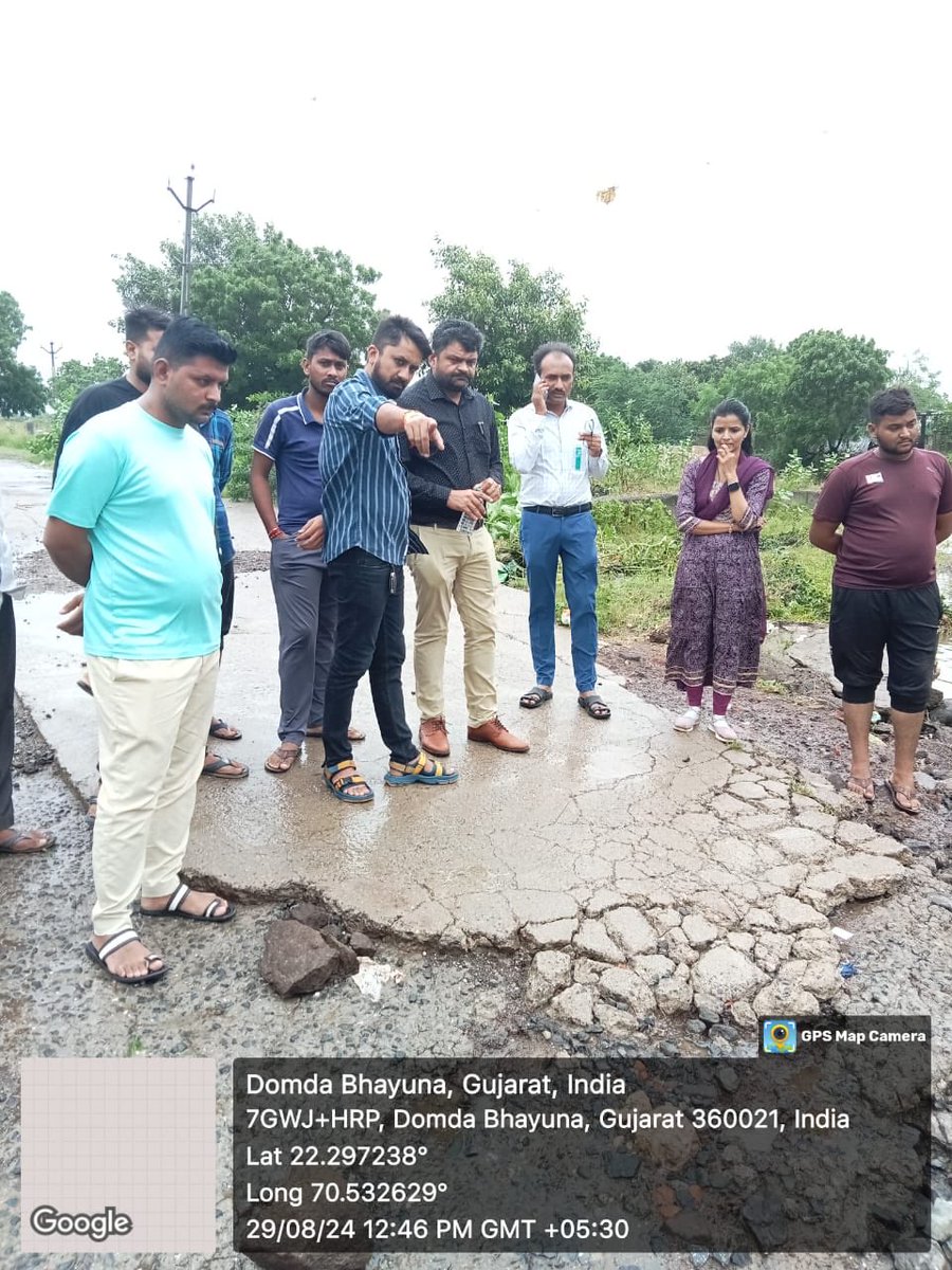 Amiitej's tweet photo. કોઝવે તુટી જતા મામલતદાર સાહેબ તથા તાલુકા વિકાસ અધિકારી સાહેબ દ્વારા ગામની મુલાકાત લેવામા આવી⁦@DDORAJKOT1⁩ https://t.co/qrsZrnoQ6W