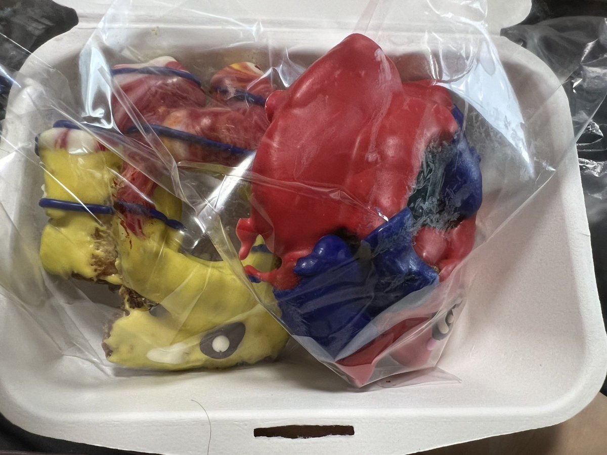 Jyura_SMU_1998's tweet photo. 最後にあつこさんがて来るのと対戦ドーナツを売るとのことで家族みんなで行ってきた〜‼️‼️

ボックスのサインは谷村選手でした‼️���️
ちなみに母@megumegu04 も投稿してます✨

あつこさん@atsuko_shike 箱詰めありがとうございます🥰🥰🥰
 
#JACKINTHEDONUTS 
#イオンモール小名浜
#いわきFC https://t.co/neYWYOYgxS
