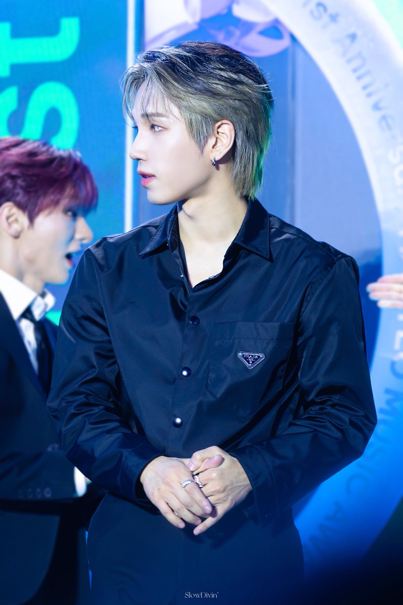 240217 한터뮤직어워즈

:¨·.·¨:
 `·. 시상식에서 자주 보고 싶은 남자 1위

#SUNGKOOK #성국 #VANNER #배너