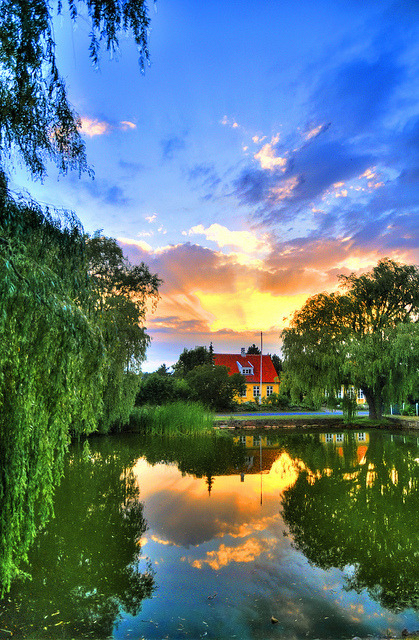 JasonAMyers's tweet photo. Summer Sunset, Denmark #SummerSunset #Denmark https://t.co/4gG96K9LnP https://t.co/WNiPJSKl8o