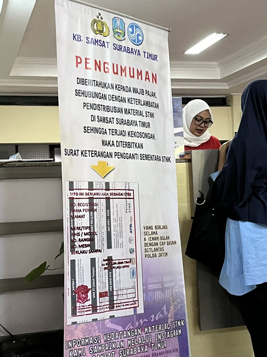 fatoni___xyz's tweet photo. 5taon yg lalu STNK jg tidak jadi dihari yg sama.

+ kudu ngeluarin duit lagi untuk beli bensin.
+ kudu luangin waktu lagi untuk ambil STNK-nya. https://t.co/JROlN9VJ0k