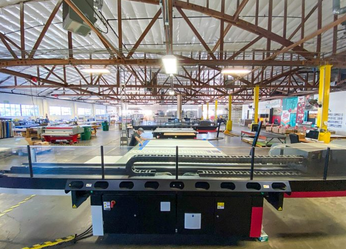 IPPTalk's tweet image. Durst Group, a manufacturer of advanced digital printing and production technologies, has announced that Forge Graphic Works has become the 1,000th customer to install Durst Workflow software. 

#DurstGroup #MichaelDeflorian 

Read More... indianprinterpublisher.com/blog/2024/08/d…