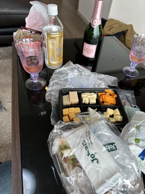 本日の撮影会おわりました！🥺✨  台風の影響で交通機関運休して今回急遽来れなくなった方もいましたが、また先々撮影会やるのでその時優先的に入れてもらえるようにしますね☺  キャンセル3枠出ちゃってたんですが、4枠埋まったので急遽来てくれた方もありがとうございます😭✨