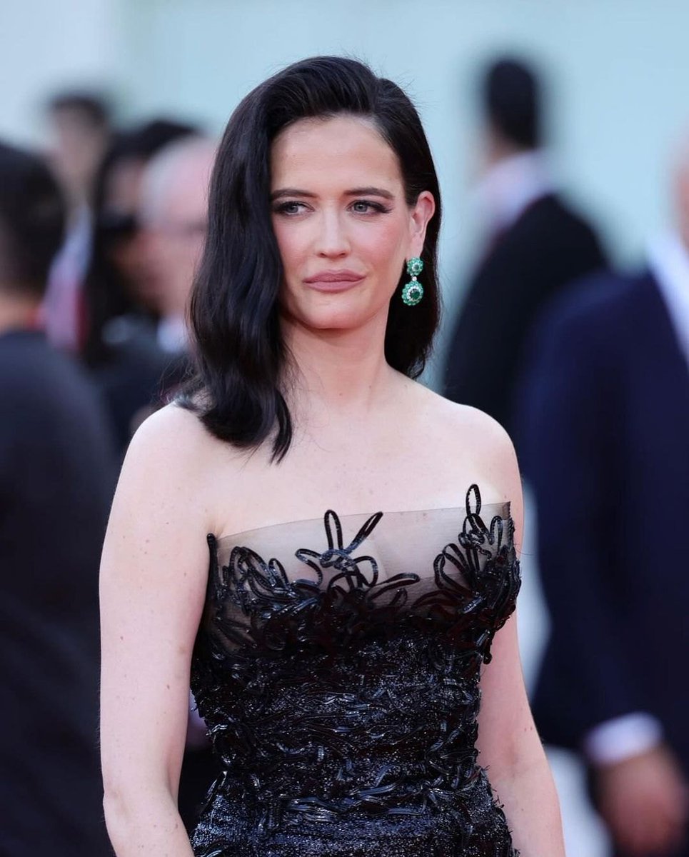evagreenzip's tweet photo. Eva Green at the 81st Venice Film Festival. https://t.co/9tsecKW7D1