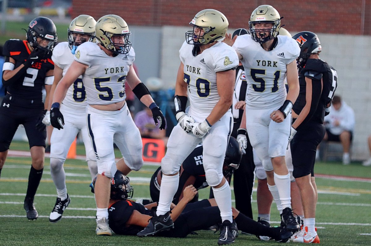 #'s from York's win:
Emmitt Dirks 16-26, 324 yds, 2TD; 25 rush, 75 yds
Thomas Bonde 15 rush, 50 yds
Declan Peterson 5 rec, 142 yds, 2 TD
<a href="/Leytonsnodgras8/">Leyton Snodgrass</a> 4 rec, 100 yds
#yorkdukes #nebpreps

📸Bonde | <a href="/dirks_emmitt/">Emmitt Dirks</a> | <a href="/declanpeterson0/">Declan Peterson</a> | <a href="/RyanHuston31/">Ryan Huston</a> <a href="/KeagynLinden/">Keagyn Linden</a> <a href="/Brooks_Loosvelt/">Brooks Loosvelt</a>