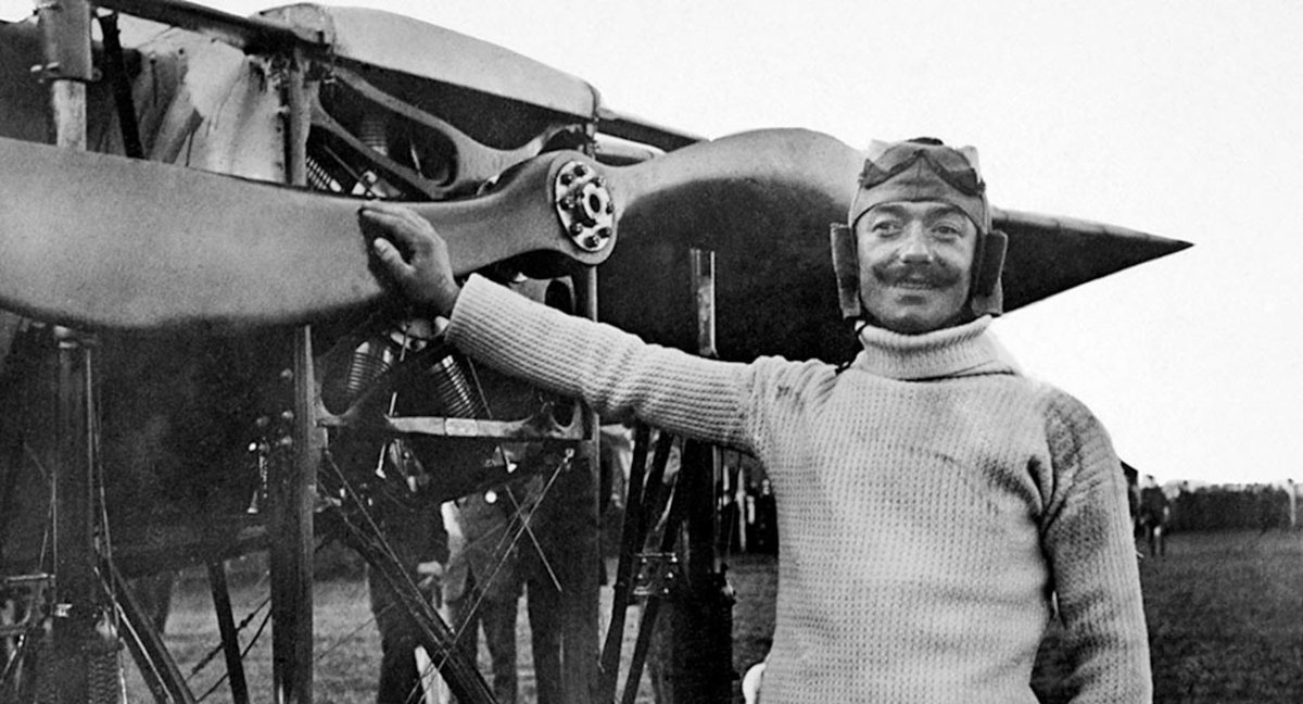 TheatrumBelli's tweet image. 31 août 1915 : mort au combat, dans le « ciel de gloire » de l’#aviateur Adolphe Pégoud, précurseur dans le domaine du #parachutisme et de la #voltige aérienne.
theatrum-belli.com/chronicorum-be…