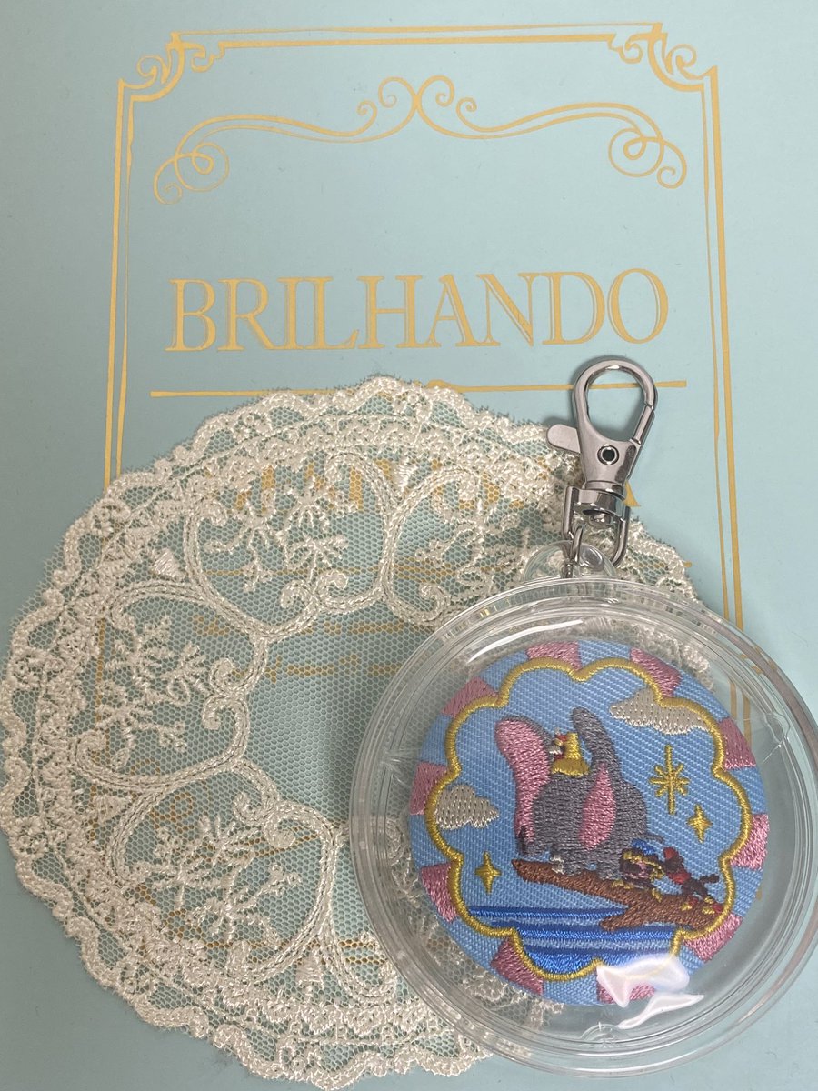 ディズニー刺繍缶バッジアレンジキーフォルダーにしてキズつけないよう