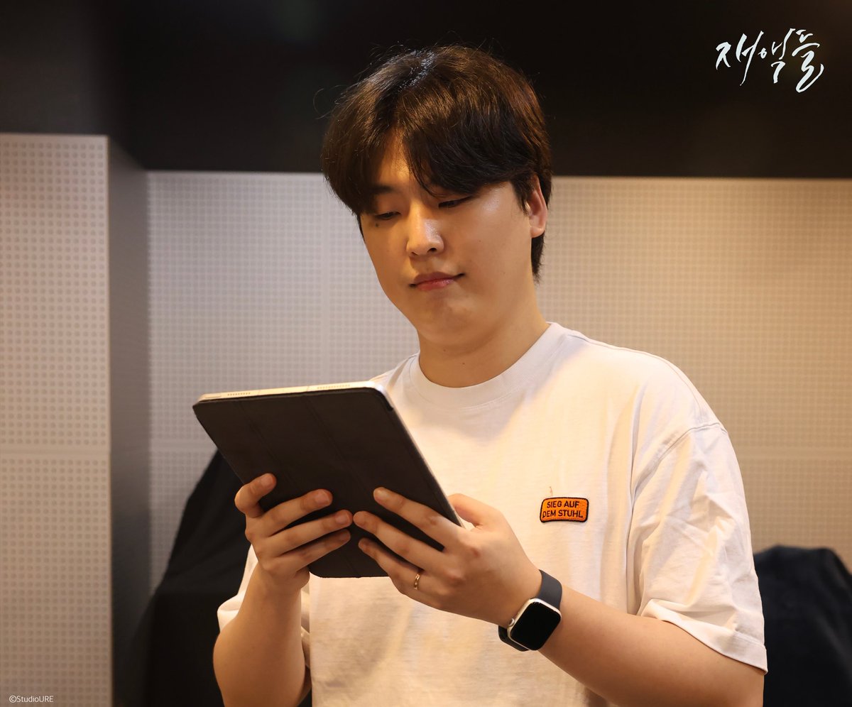 studioURE's tweet photo. 첫 번째 오리지널 <재액들>의 CD패키지 전량이 월요일부터 순차 출고됩니다. 

기다려주셔서 감사합니다.

*로고 크롭 및 재가공은 엄격히 금지됩니다.
*외부 사이트 업로드 시 출처를 꼭 밝혀주세요. https://t.co/sF5N8Dsgq5