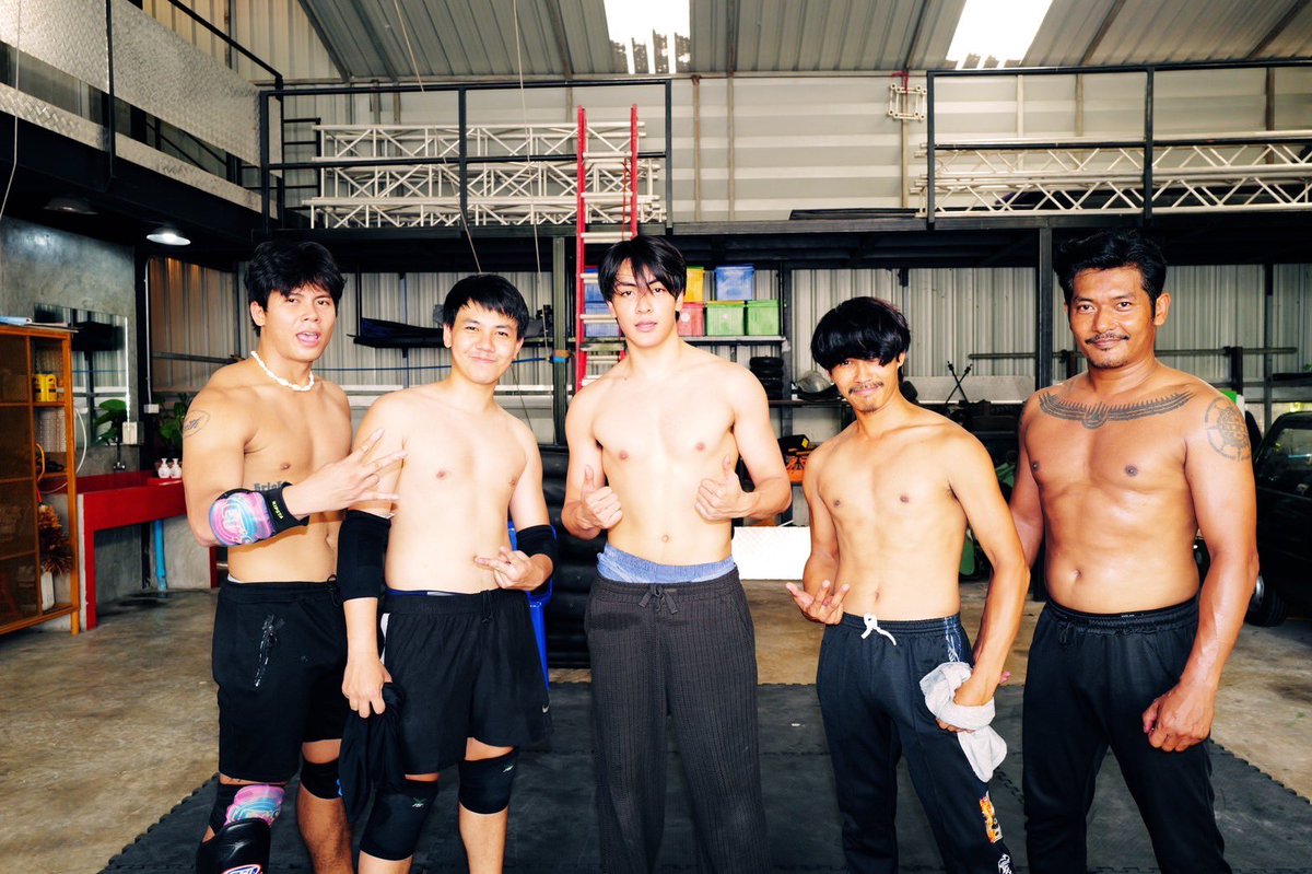 HeartKillersTH's tweet photo. #TheHeartKillers วันนี้พี่ฟาเดลมาซ้อมคิวบู๊เอาไว้สู้กับพวกมายุ่งกับเอวหวานค่ะ #GMMTV https://t.co/WpbWyP1aHt