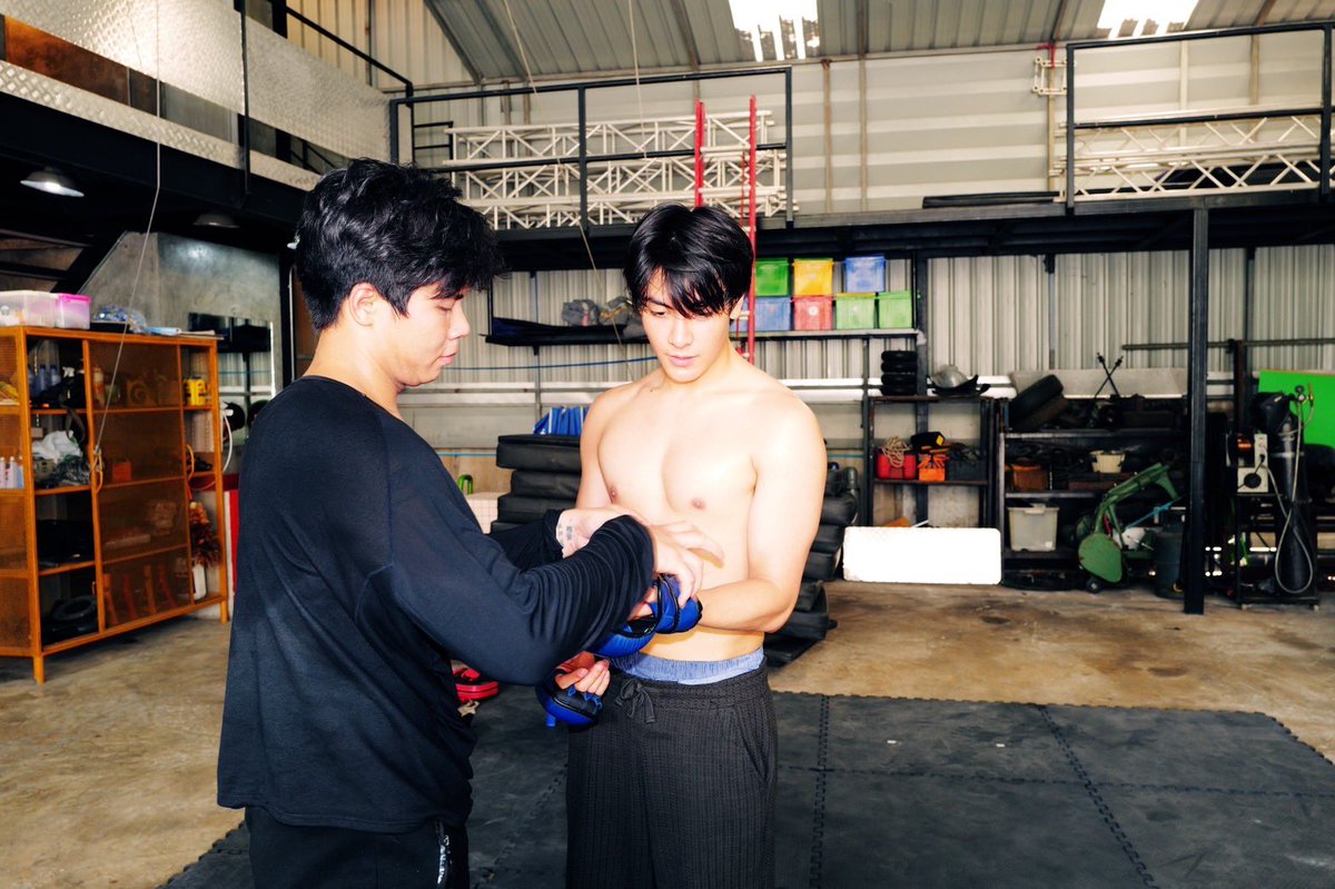 HeartKillersTH's tweet photo. #TheHeartKillers วันนี้พี่ฟาเดลมาซ้อมคิวบู๊เอาไว้สู้กับพวกมายุ่งกับเอวหวานค่ะ #GMMTV https://t.co/WpbWyP1aHt