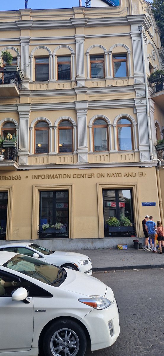 Het sentiment hier op de straten van #Tbilisi #Georgie is helder.