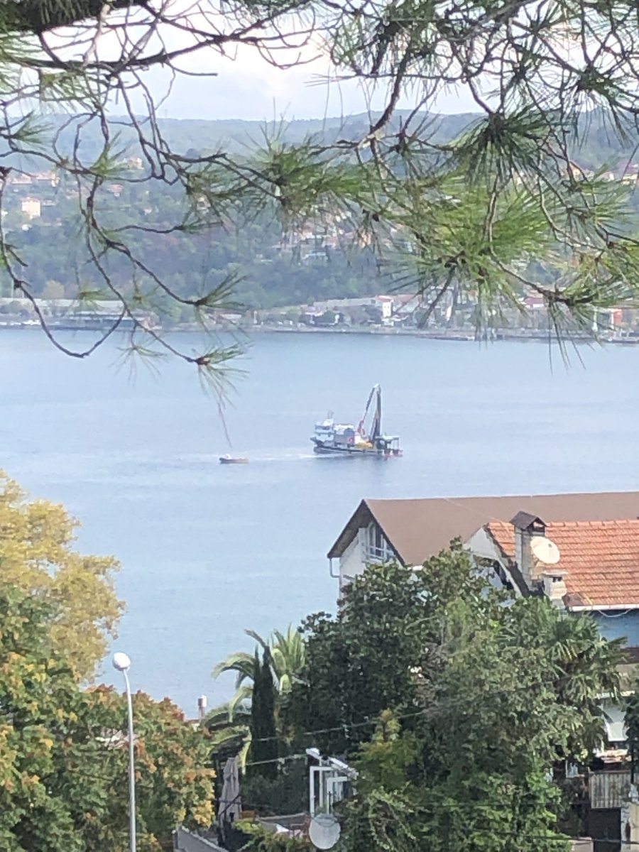 guldemkaracali's tweet photo. Paşabahçe Koyu Balıkçı teknesi ağ atmış avlsnma yasağı yok mu https://t.co/UaUpEOmskl