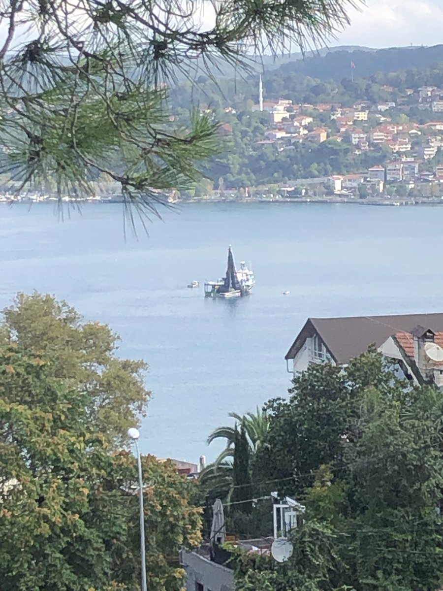 guldemkaracali's tweet photo. Paşabahçe Koyu Balıkçı teknesi ağ atmış avlsnma yasağı yok mu https://t.co/UaUpEOmskl