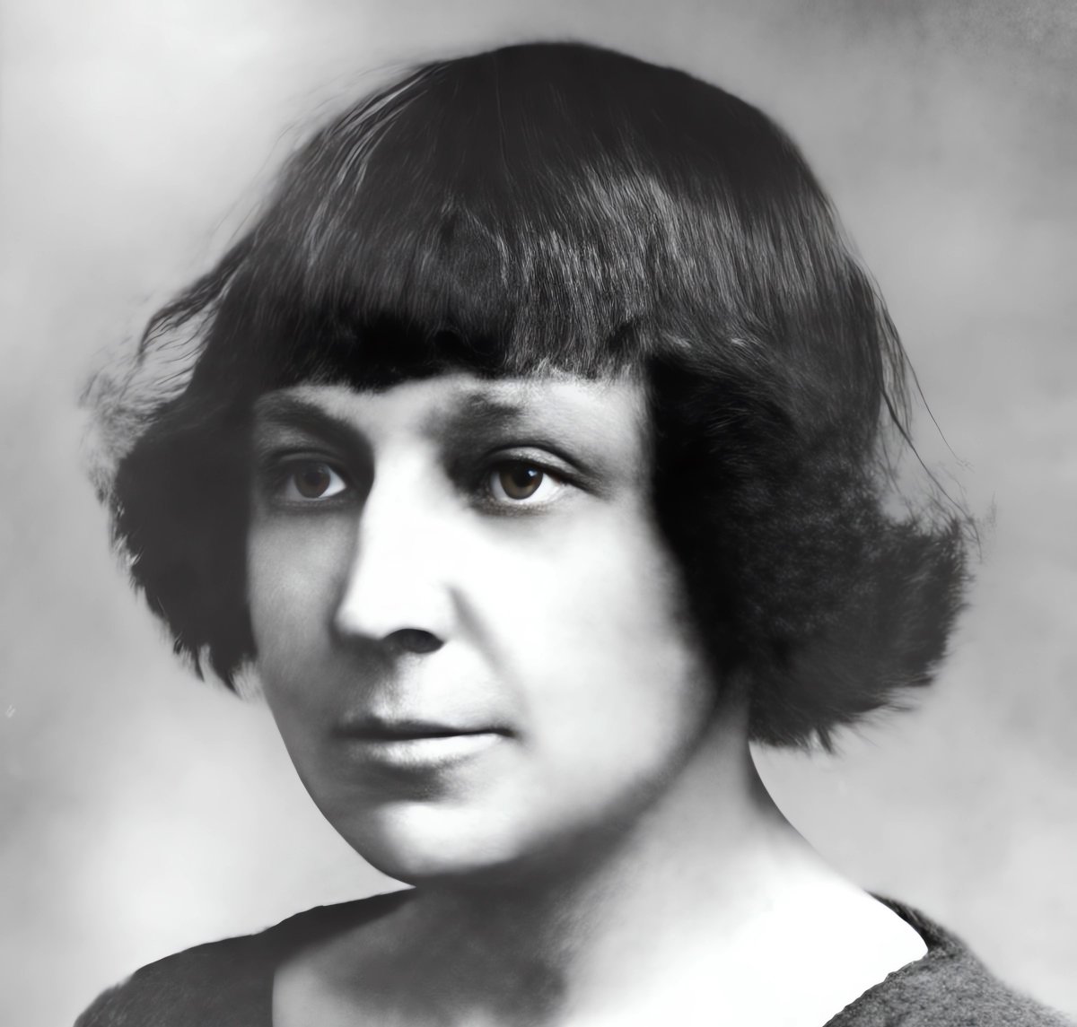 mariobianchi18's tweet photo. Il #31agosto 1941 moriva #MarinaCvetaeva. Vita contrassegnata da dolore e sofferenza. Poetessa dal carattere ribelle; agli studi preferiva leggere #Pushkin, #Goethe, #Heine, #Holderlin. Antisovietica amica di Pasternak, fu trovata impiccata ma probabilmente venne uccisa dal KGB. https://t.co/lRrpY7e5Vk