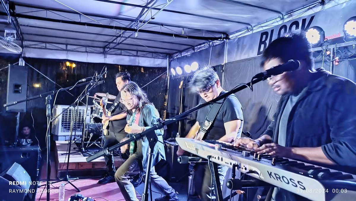 AutotelicMusic's tweet photo. Maraming salamat sa lahat ng mga naki-celebrate sa [mahabang pangalan ng single “Hahayaan” launch]! Hindi problema ang ulan at trapik sa kasiyahan kagabi sa OneTwoThree Block. 🖤 https://t.co/Za0AkwNVtA