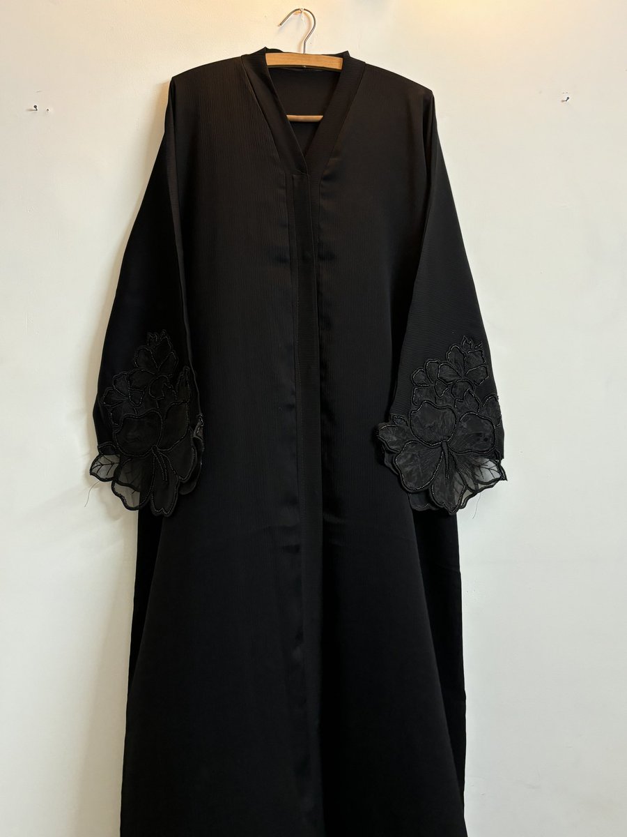 VeiledWear_'s tweet photo. Net floral sleeves Abaya, now available at our store! Shop now 💖 https://t.co/6JyiXLswuq