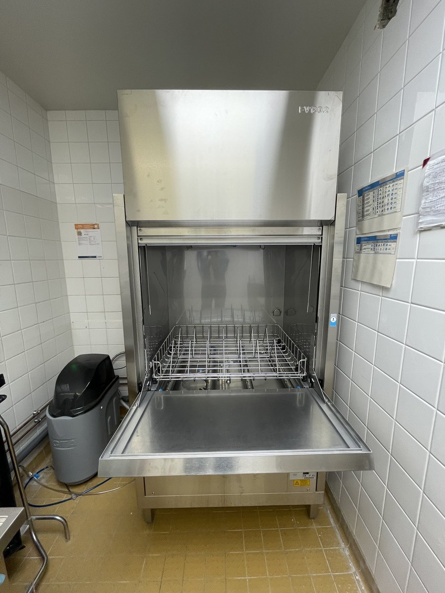 Pendant les congés, les équipes du <a href="/EureenNormandie/">Département de l’Eure</a> ont œuvré pour livrer au collège P.Picasso à <a href="/GisorsOfficiel/">Ville de Gisors</a> une magnifique cuisine!
Ce bel outil de travail ravit l’équipe de restauration mais également l’ensemble de la communauté éducative !
Un grand merci ! <a href="/AlexRassaert/">Alexandre Rassaërt</a>