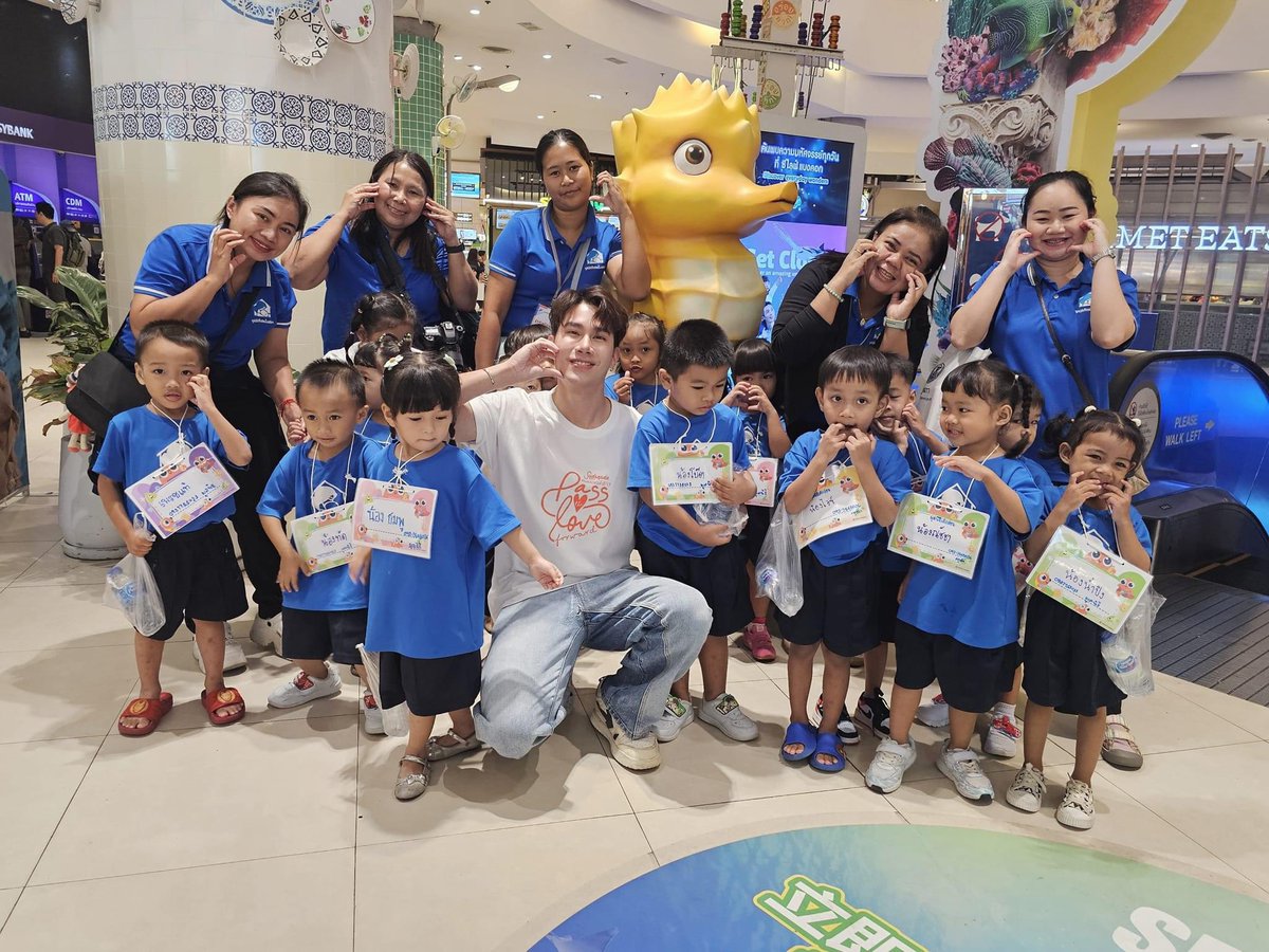 shiori22rir's tweet photo. “ให้ด้วยรักจาก❣️
"พี่ๆ คนหล่อขอทำดี" น้องๆ ใจฟูยิ้มกว้างเลย”

@octotul  #tul_pakorn #ตุลย์ภากร
cr. foundation_for_slumchildcare https://t.co/2tyuoZ5sQS