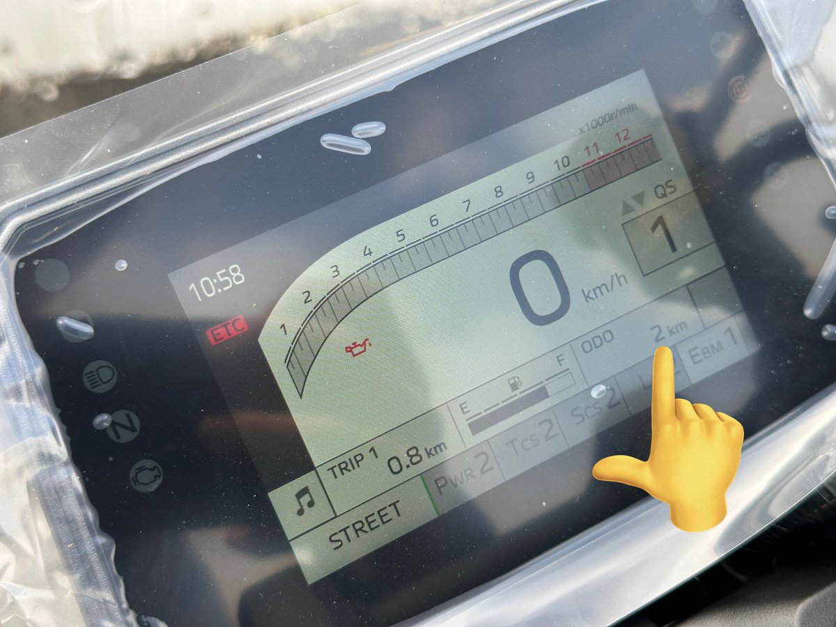 お久しぶり🖐
からのMT-09SP納車!!!😎😎😎
台風来てて諦めてたけどまさかの晴れてて
今日納車されちゃいました☀️

S1000RRからの乗り換えを許してくれた嫁に感謝です🥺