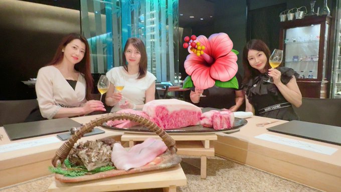 7月の2人のお誕生日を、お気に入りの店でランチお祝いしてきました🍽️ 4人でお茶のペアリングで乾杯🥂 https://t.co/AtfNk46VCy