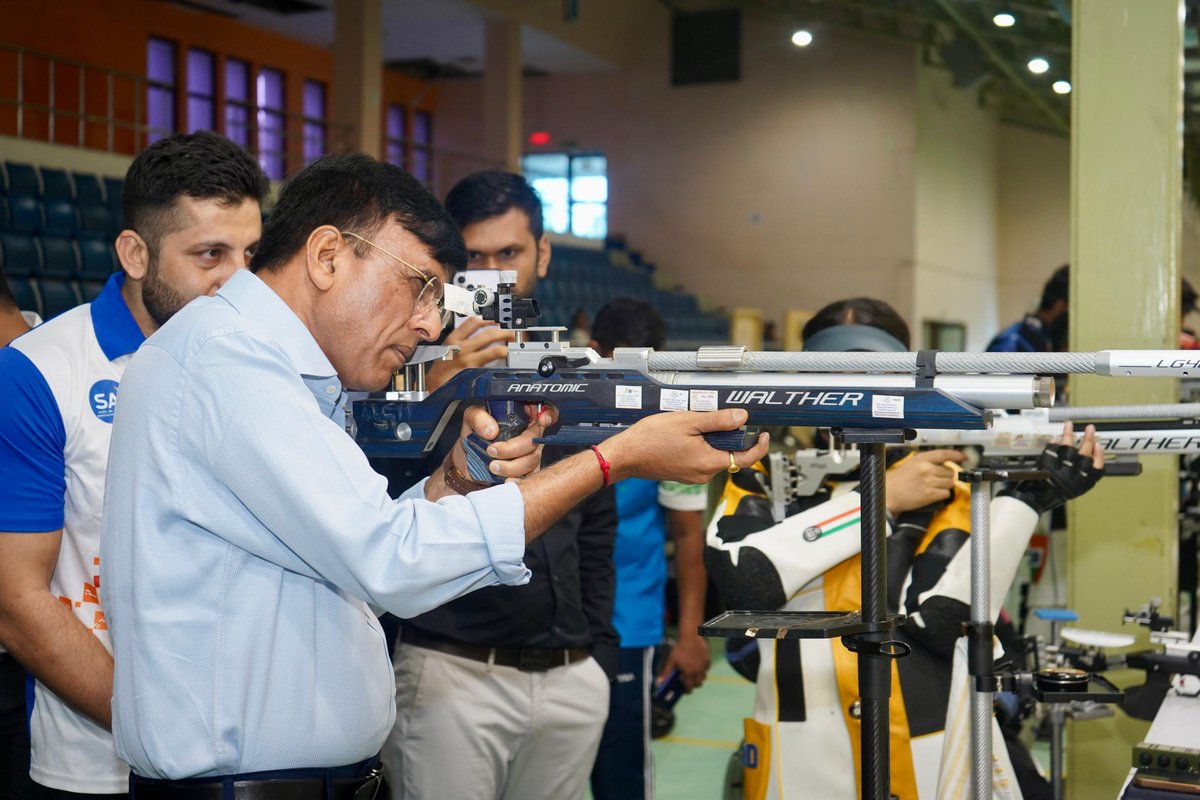 mansukhmandviya's tweet photo. Visited the Dr. Karni Singh Shooting Range today, to review the facilities and engage in discussions on potential improvements and upgrades.

Under the visionary leadership of Hon'ble PM Shri @narendramodi ji, the government remains steadfast in its commitment to providing our athletes with world-class resources and infrastructure. 

Together, we aim to elevate Indian sports to new heights!