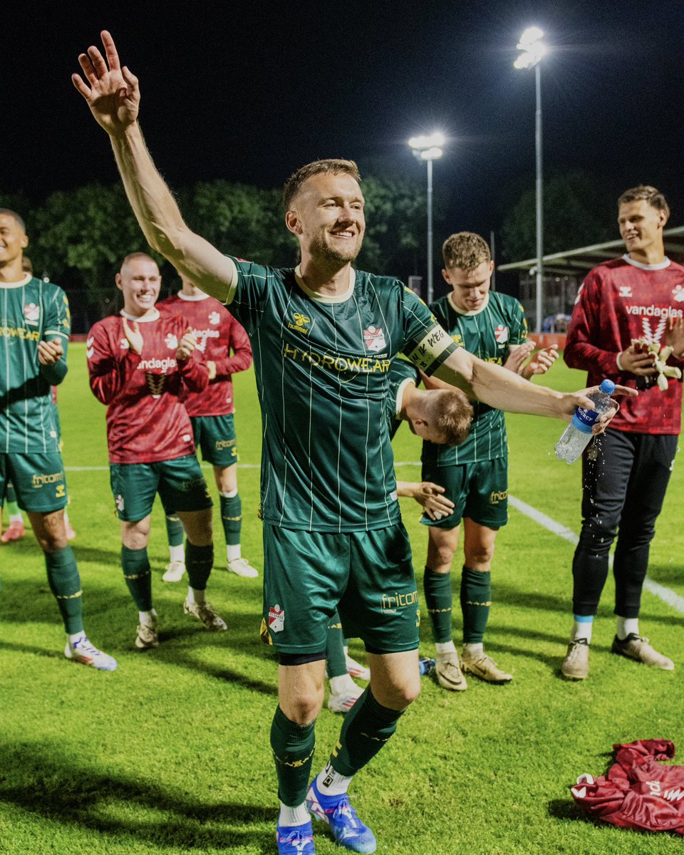 FC_Emmen's tweet photo. Mike te Wierik ๐
#jutEMM #HIERKOMIKWEG https://t.co/wfoqCDhYZC