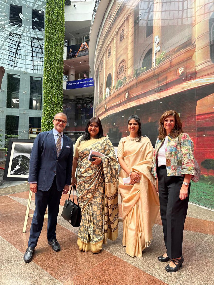 albarrett09's tweet photo. Collaborating on #CreativeIndustries policy exchange & skills development will drive many benefits for 🇮🇳 🇬🇧 not least economic growth and deeper cultural understanding.
Honour to inaugurate #CreativeEconomicForum with JS Culture @LilyPandeya Hon Justice #PrathibaSingh https://t.co/ytZx77PNxX