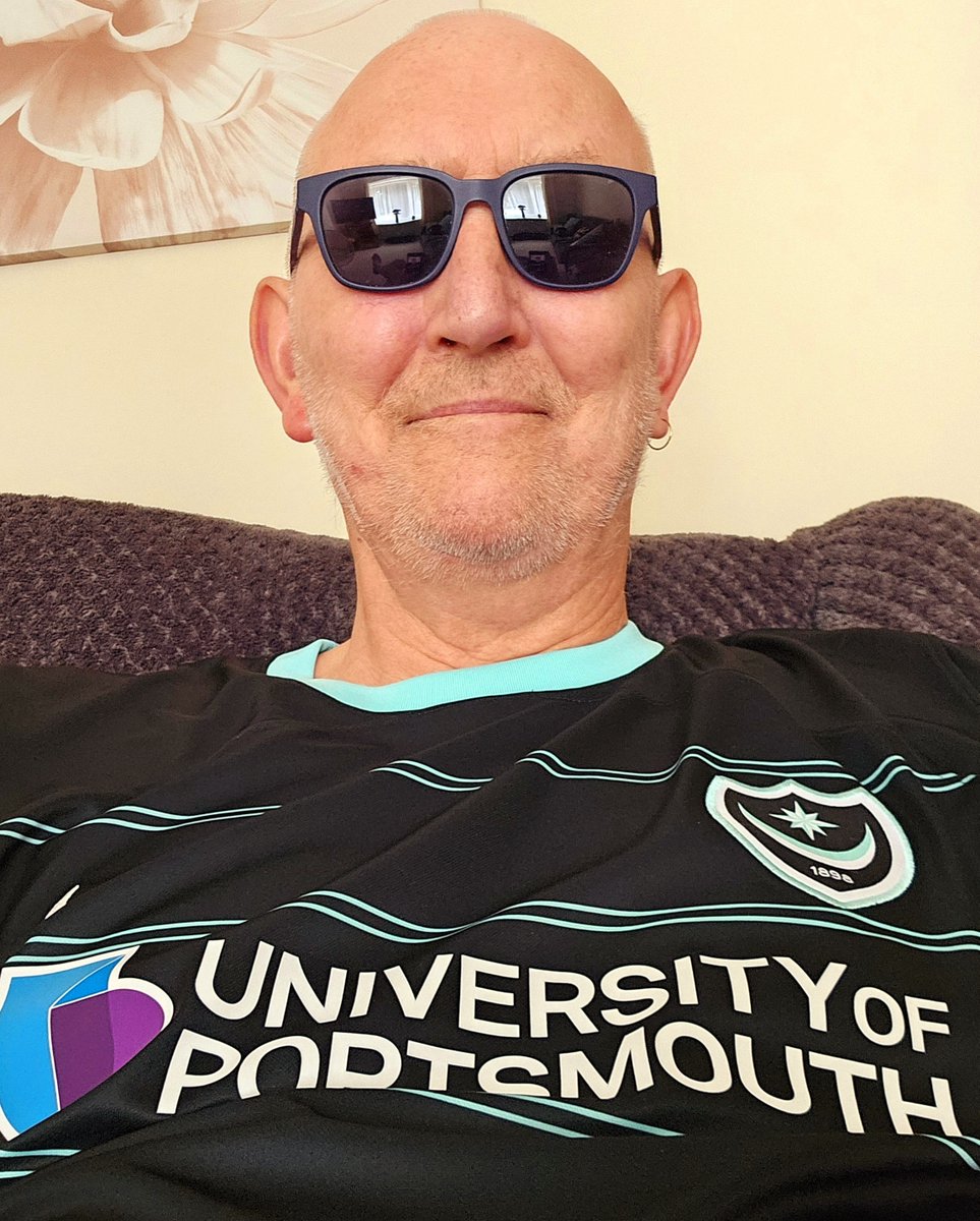 RoyLlowarch's tweet photo. Football at Fratton Park today ⚽️ Portsmouth v Sunderland 💙 I'm being picked up &amp; dropped home after too &amp; having lunch in the Legends Lounge 💙 Play up Pompey ⚽️⚽️💙💙⚽️⚽️ #Pompey #Portsmouthfc #Portsmouth #COYP #EFLChampionship #pup #Bluearmy #EFL #RoyLlowarch #football https://t.co/53hyLG84AY