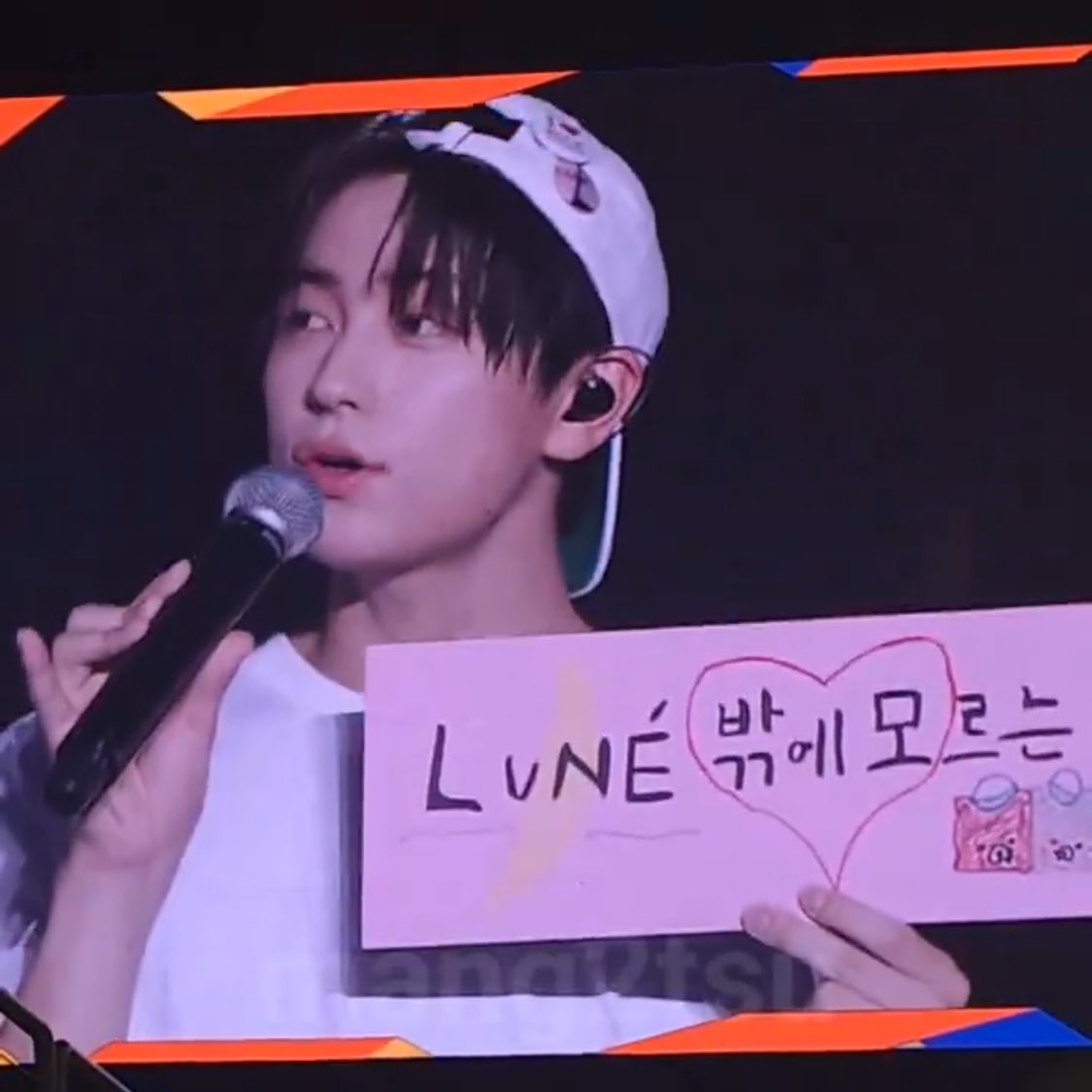 ♡를 LUNE도 아니고 밖에모에 친 게 왤케 웃음나
박에모씨가누구지