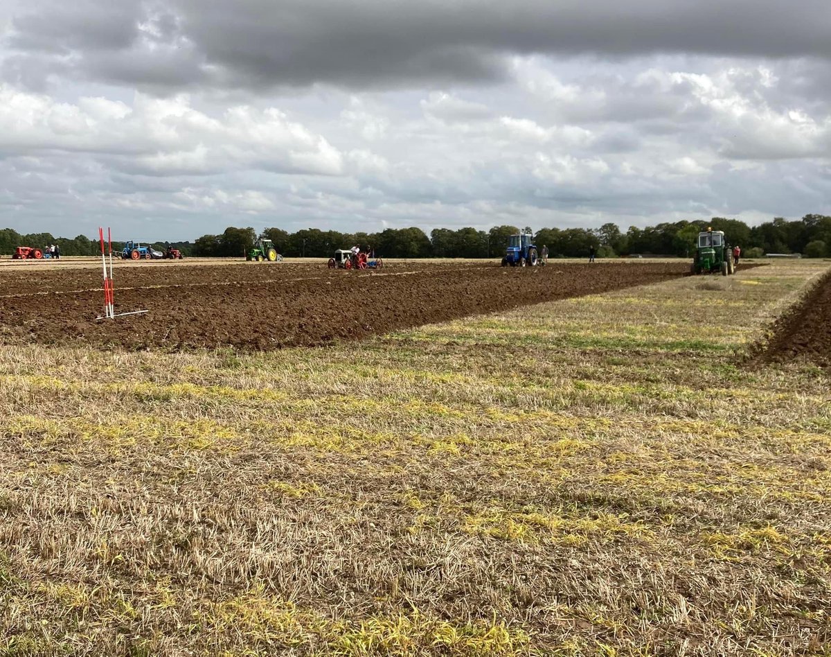 tuttsclumpcider's tweet photo. Come and visit the #tuttsclumpcider stand today and tomorrow (Aug 31st/Sep 1st) at the Stockbridge Vehicle Club Working Weekend being held at Prospect Farm Broad Road Monxton Andover SP11 7DA from 10am to 5pm both days 😊 #ploughing #licencedbar #propercider #properbeer #larger https://t.co/7gIq0lkcIc
