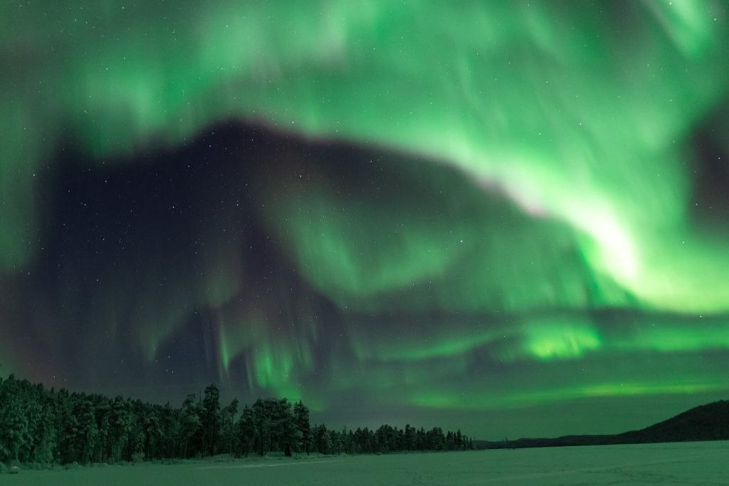 What does it cost to see the #NorthernLights in #Europe on a budget? 

Lets do it via #Finland and check the costs. This is an estimate for a budget traveler wanting to go on a trip in October 2024 and starts planning today. 

Guess the cost per person 🤌

Plan is to cover the