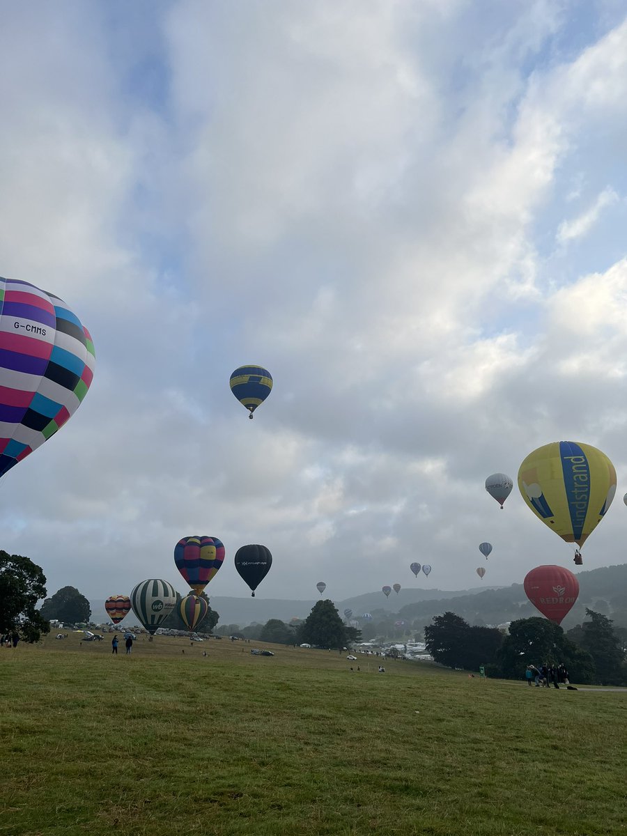 SarahJLeah's tweet photo. Ballooning around #chatsworth https://t.co/8RXVQX1jfD