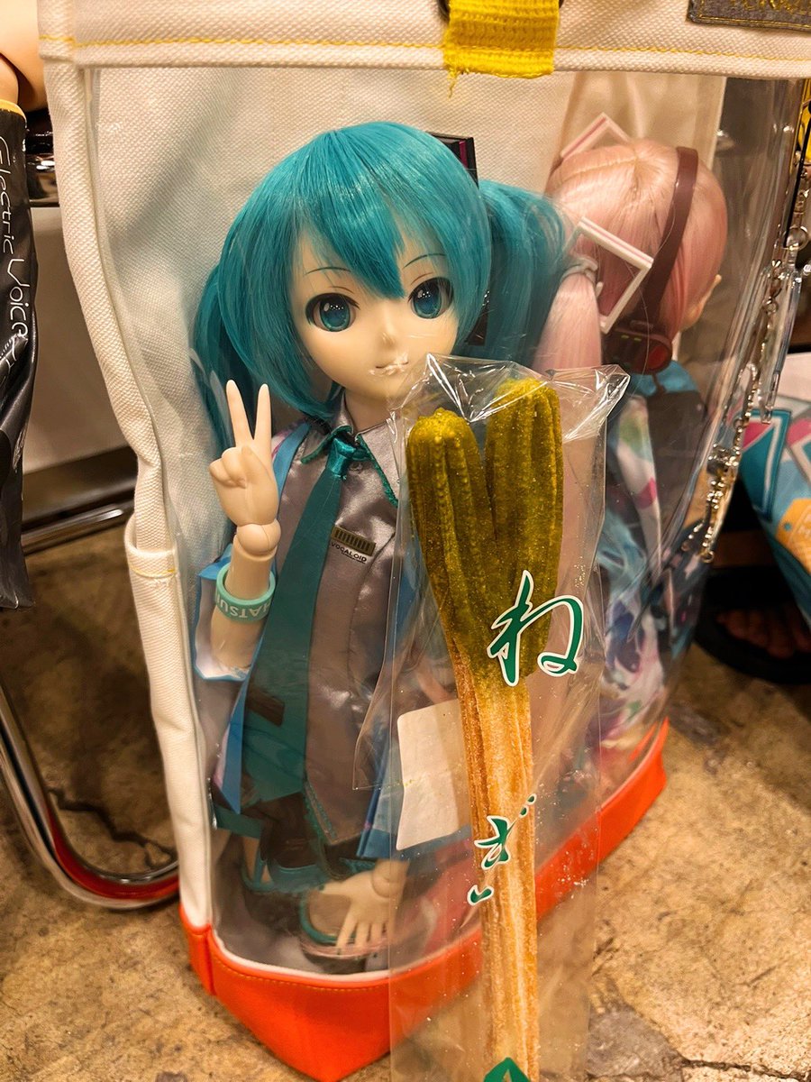 mpk_vcl's tweet photo. ミクチュロスとリンちゃんのクッキーをゲットしたので帰ります💨

とっても有意���な1日でした☺️

ライブの感想はネタバレしたくないから心に留めておきます。
語り合える人がいればなぁ😔

あとで戦利品だけツイするよ😉
#マジカルミライ2024東京 https://t.co/2ssDkvKtj2