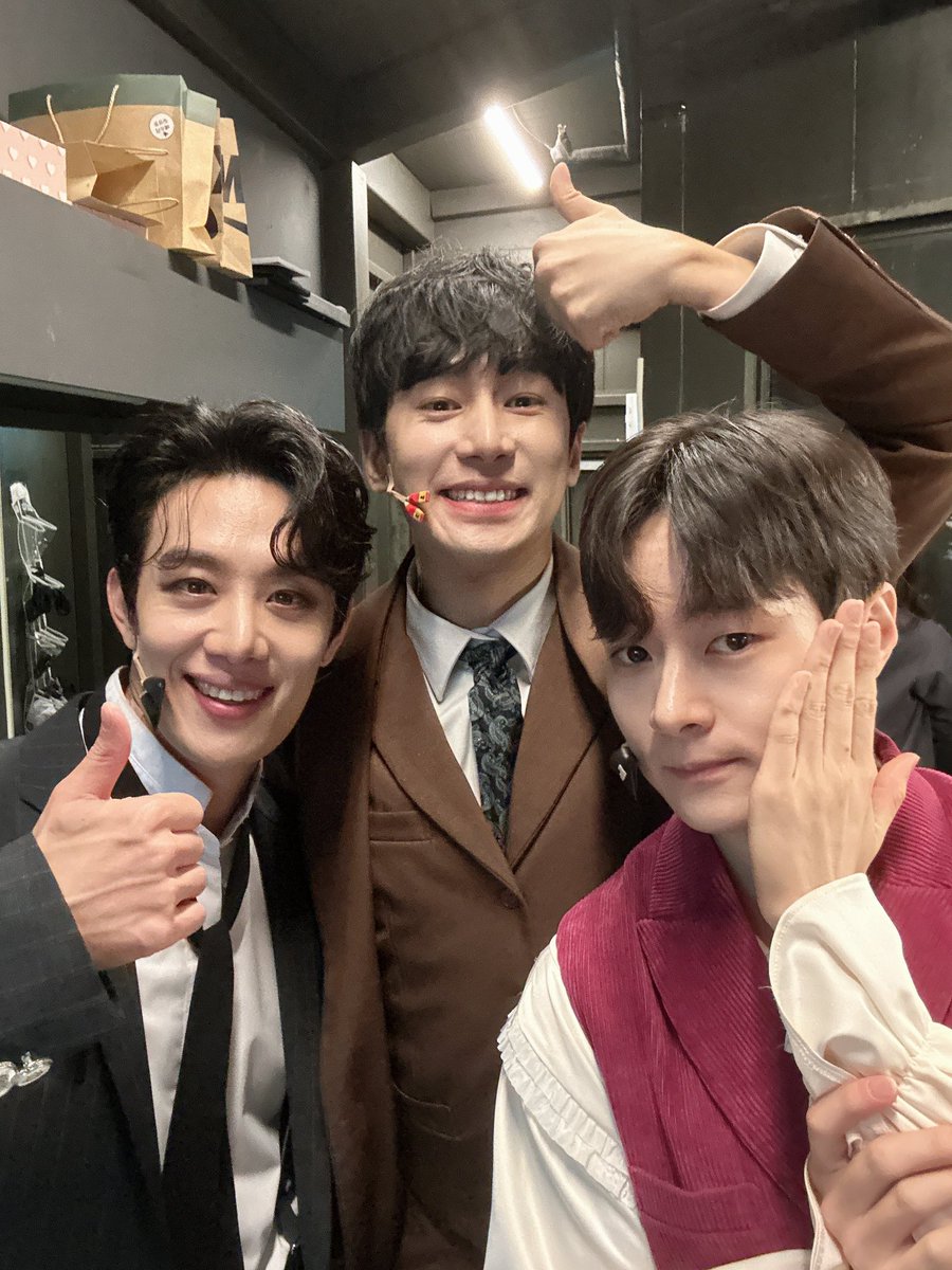 [#새벽의입구에서] 24.08.31.SAT.2PM

#선한국 #최호승 #김기택

배우의 마지막 공연을 함께해 주신 관객분들 감사합니다🎨🎥🖋️

뮤지컬 <새벽의 입구에서>
2024.06.06-09.01
서경대학교 공연예술센터 스콘 2관