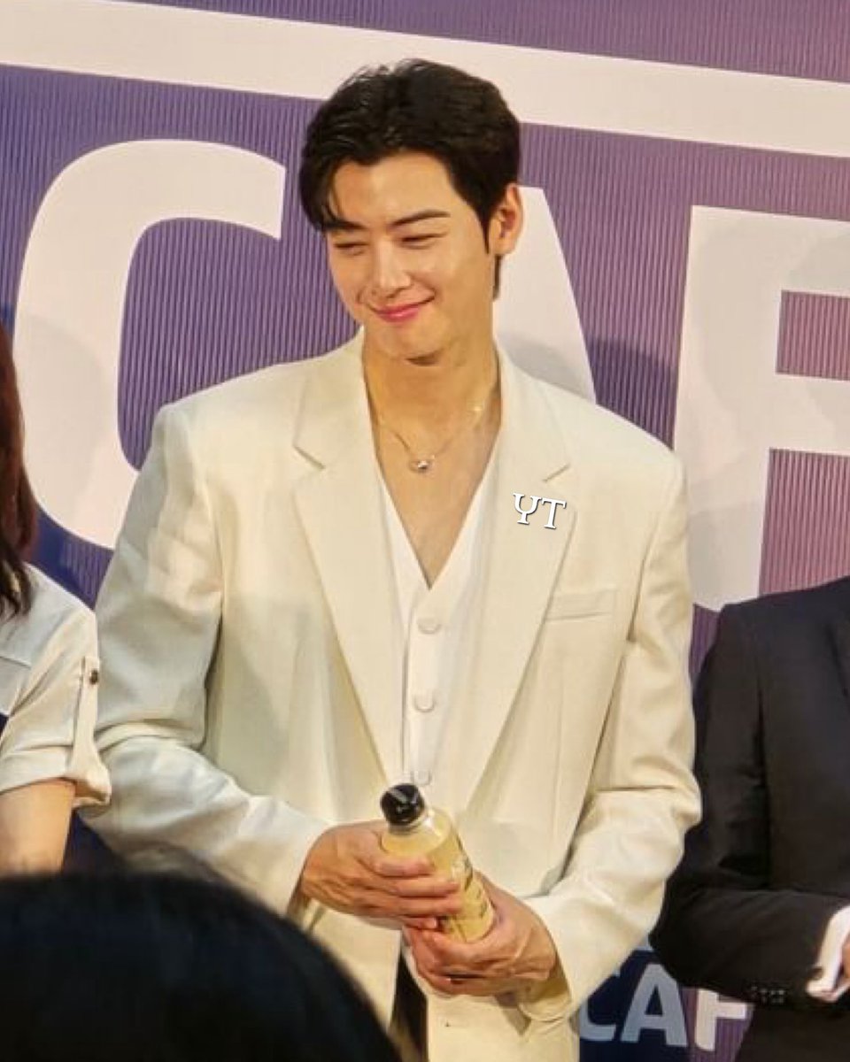 yellowtomato14's tweet photo. @CHAEUNWOO_offcl My cutie pie 🥰
#車銀優 #차은우 #CHAEUNWOO #チャウヌ
#CHAEUNWOOXNESCAFE
#韓國嚴選咖啡系列 #KoreanCaféCollection #冷萃黑咖啡 #ColdBrew #ColdBrewBlack #牛奶咖啡 #CaféLatte #韓國製造 #MadeInKorea #NESCAFÉ® https://t.co/VkymZo5kJm