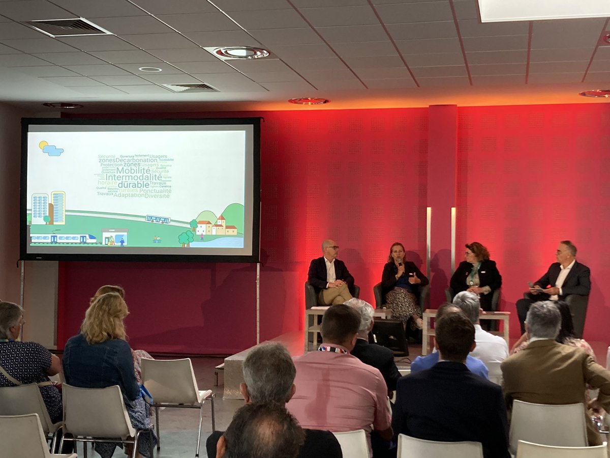 J’interviens ce matin aux côtés de @ValeriePensotti, directrice du développement des lignes de desserte fine des territoires et de Fabrice Franck, directeur régional @GroupeKeolis Nord-Est, à l’occasion d’une table ronde intitulée « Les mobilités de demain : comment répondre aux