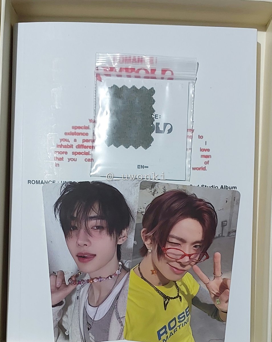 From rts sealed album. Swerte mo na sana heehoon inceptio na yan o may fabric pa