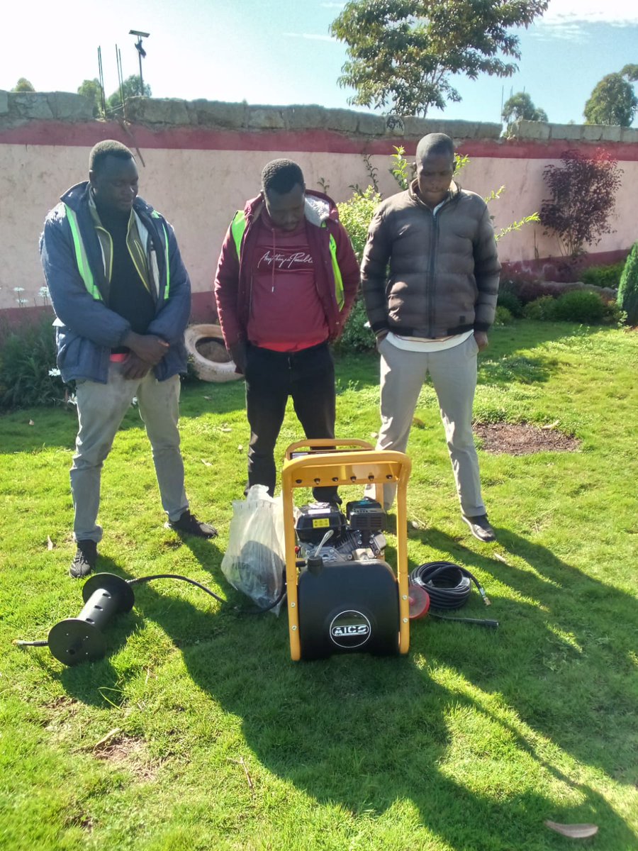 Altonkogo's tweet photo. It is in the process of formalization after extensive sensitization in the past.Further,the Authority will link them to other state Agencies who offer support to start ups and MSMEs especially in the informal sector. https://t.co/cQ7GjUQ2eA