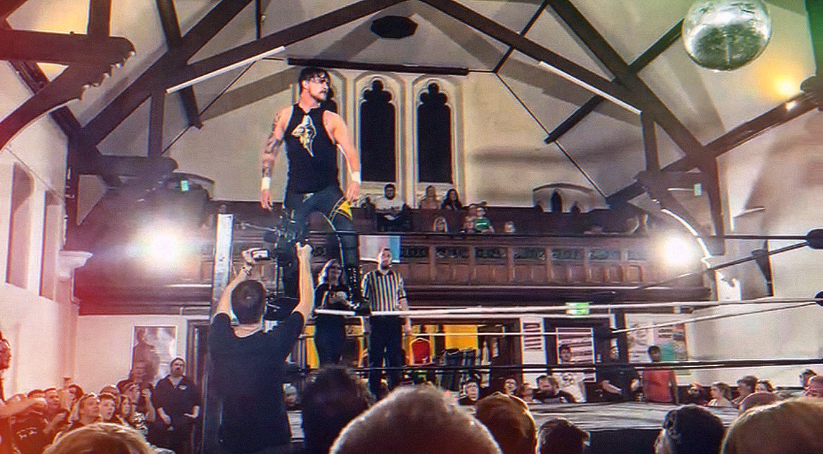 EliBlakePW's tweet photo. I’M HERE!!!

Last night was a phenomenal experience!!!
I work hard for these moments! I cannot thank @NewWaveWrestli1 enough for this outrageous opportunity!
LFG!!!
🤼‍♂️ @NewWaveWrestli1 
#wrestling #ProWrestling #SouthWalesWrestling #NewWave #BritWres #EliBlake #Debut #LFG https://t.co/feNkYbQQ2R