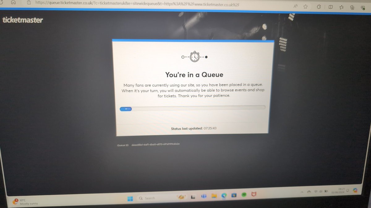 feature1985's tweet image. When you're in the queue to get onto the website let alone the ticket queue  #Oasis25 #ticketmaster